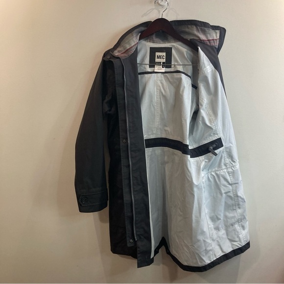 MEC Sz L Crosstown Multiple Pockets Venting Under Arm & Back Zipper Snaps Jacket - Picture 12 of 16